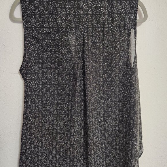 H&M Short-sleeved Triangle Pattern Blouse 8 - Picture 5 of 5